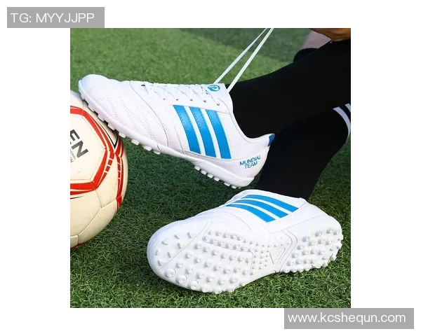 足球明星夏季休闲时尚拖鞋大揭秘你绝对不能错过的潮流单品