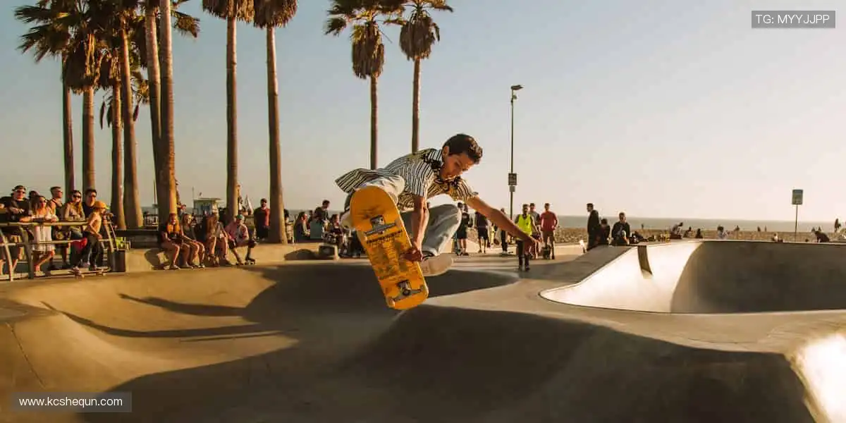 🎧沉浸式体验，声临其境！戴上耳机，仿佛置身比赛现场！